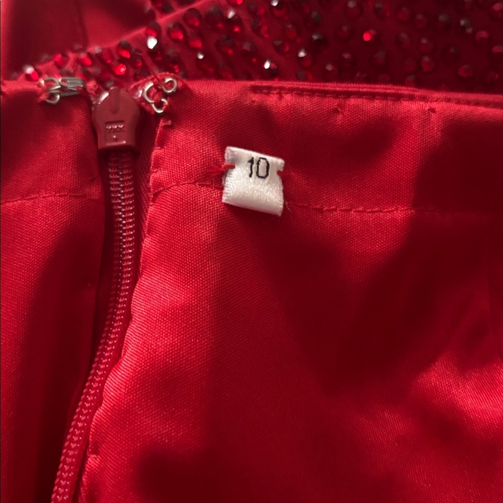 SHERRI HILL TWO PIECE FORMAL SET IN RED size 10
DRESS 50701 - Picture 11 of 11